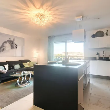 Le 4 Mats-2 By Interhome * Frejus